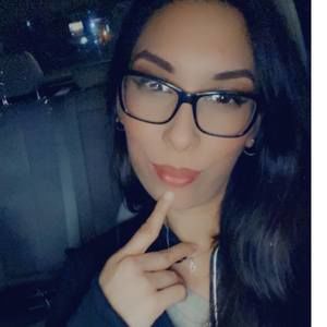 Meet your Posher, Violeta